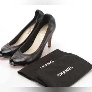 CHANEL CLASSIC GATHERED BLACK LAMBSKIN PATENT ROUND TOE PUMPS SZ 40